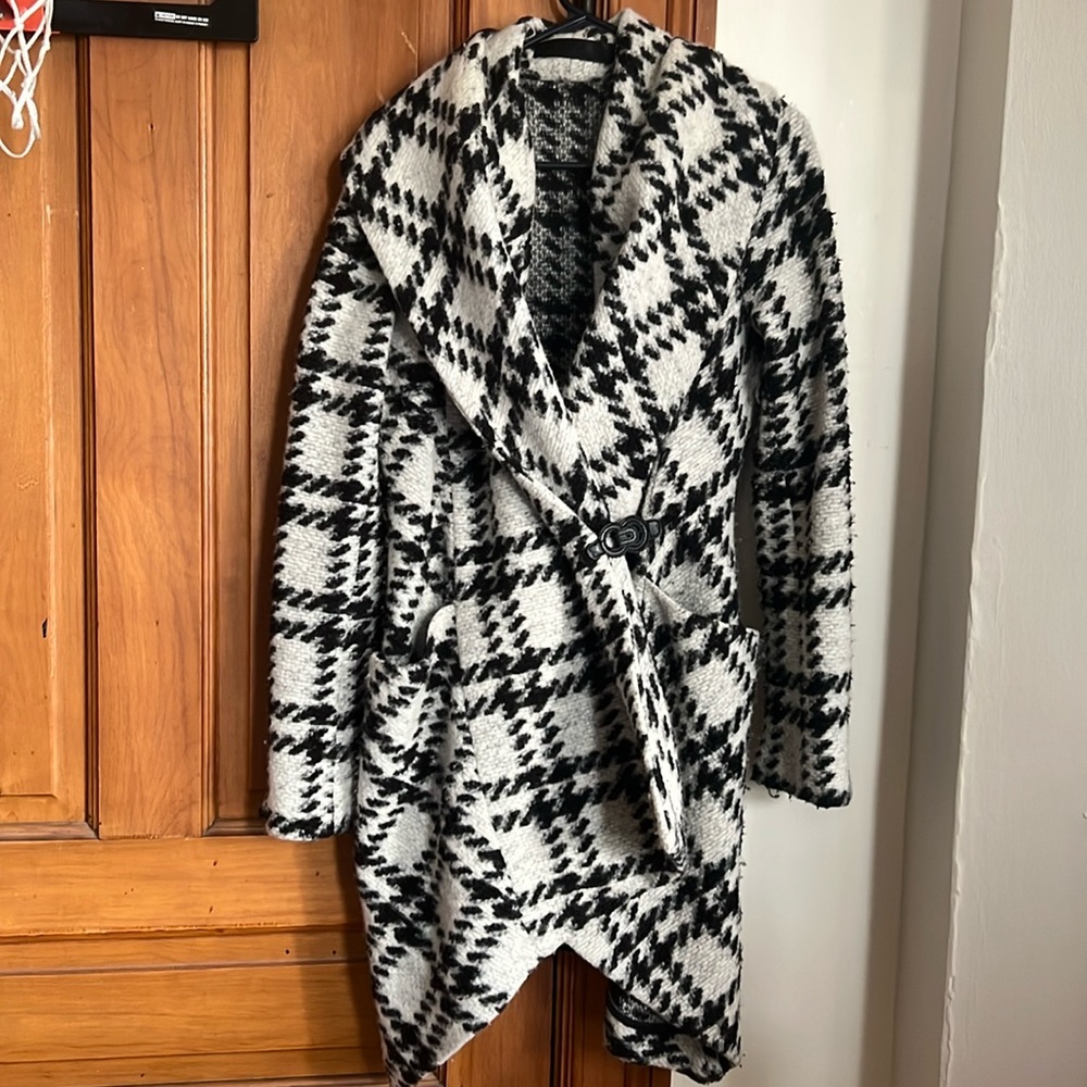 Vtg L.A.M.B. Y2K Black/white asymmetrical winter coat - Sz 8